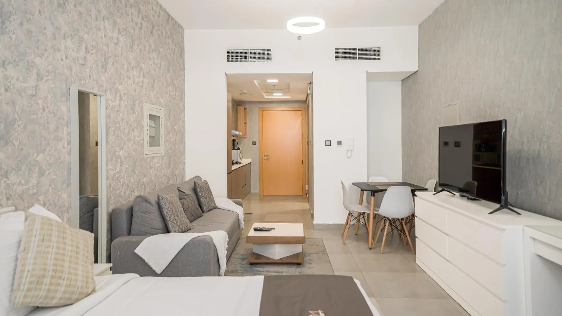 Escape24 - Cozy Studio Pantheon Elysee, Jvc Dubai
